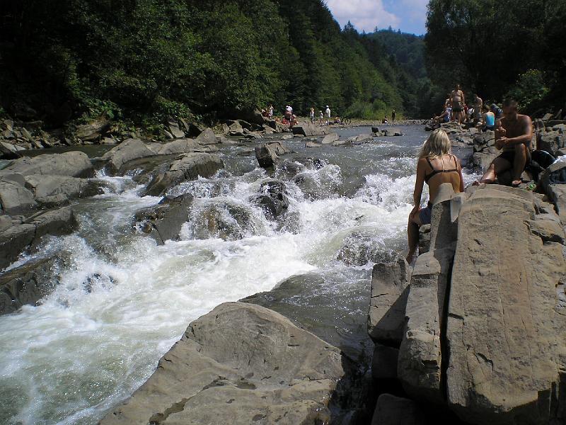 wakacje2008 087.jpg - podziwiać spiętrzone wody...